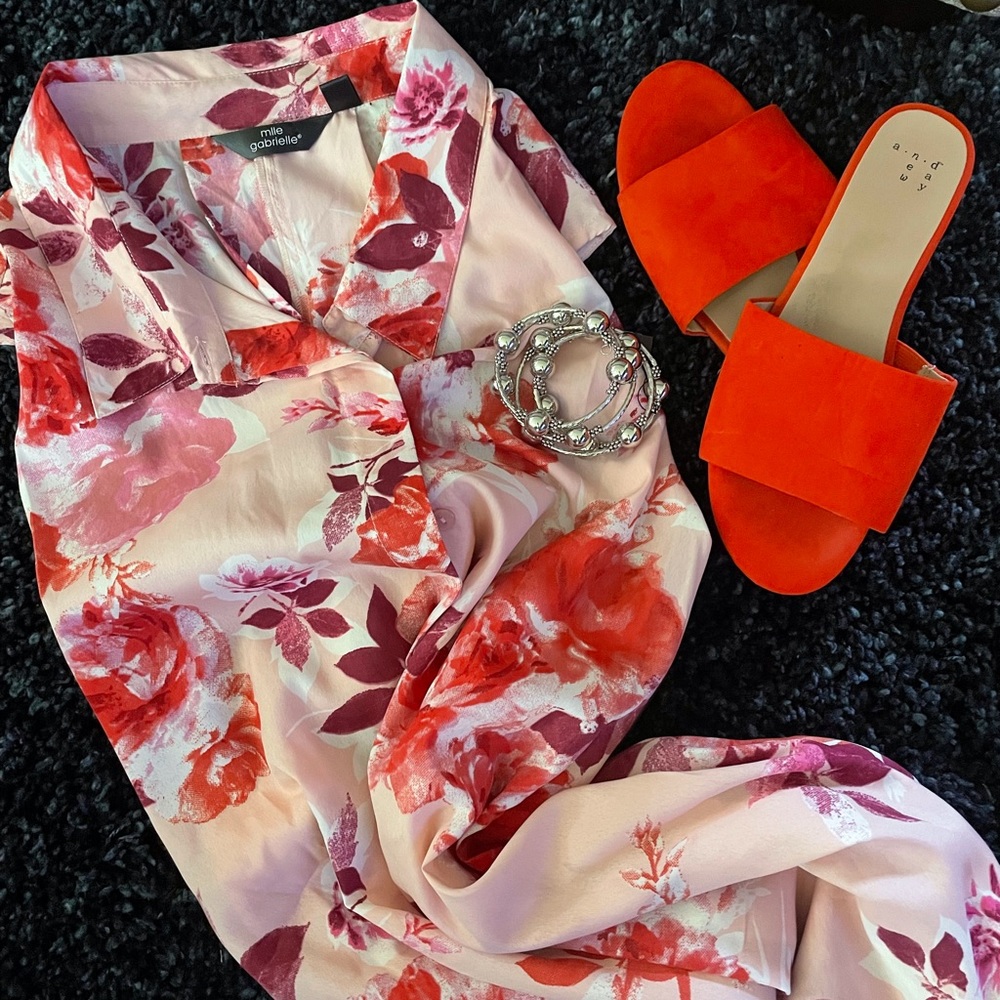 Sleeveless plus size floral dress